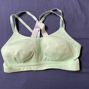 Under Armour Sports Bra 💚